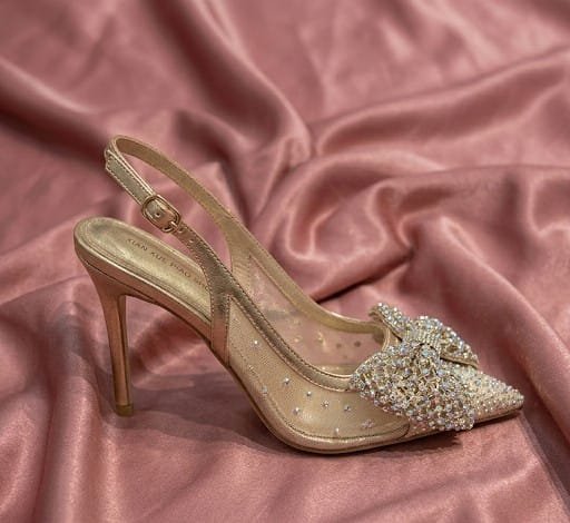 Pointed silhouette toes