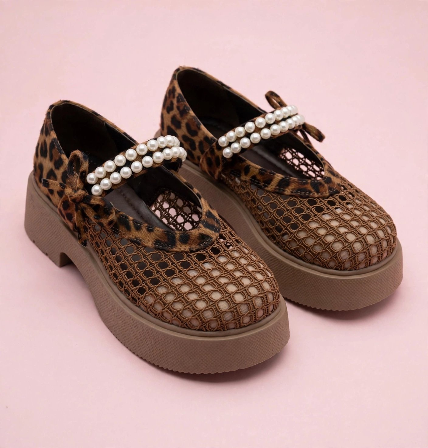 Stylish women’s casual slip-on shoes. - Image 2